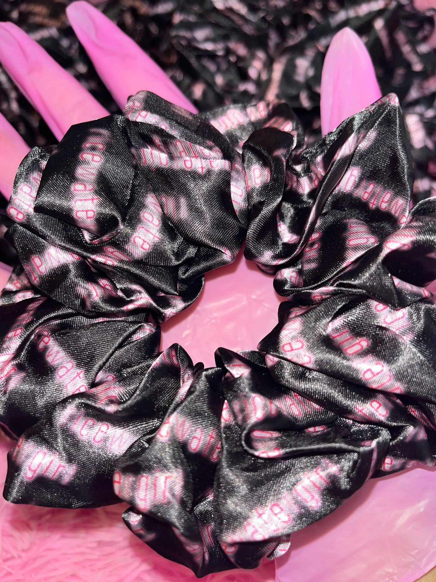 ricewatergirl - Satin Scrunchie